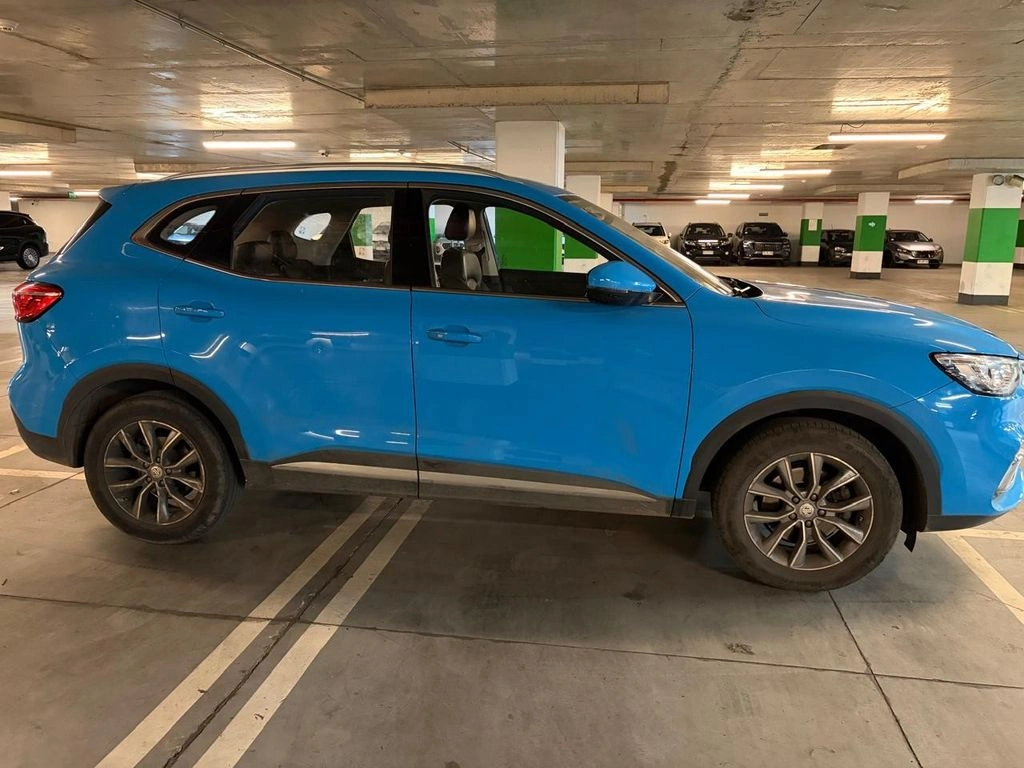 MG Hs 1.5t Comfort 2wd Mt 5p año 2023