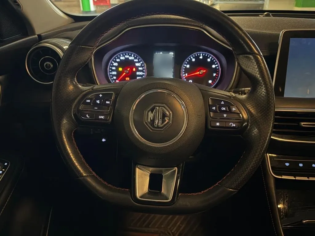 MG Hs 1.5t Comfort 2wd Mt 5p año 2023
