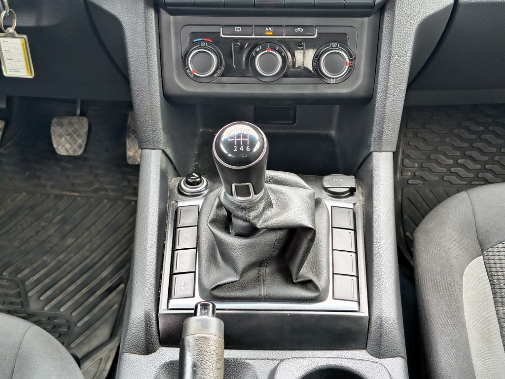 Volkswagen Amarok 2.0 Diesel 4x2 T/m Trendline año 2023