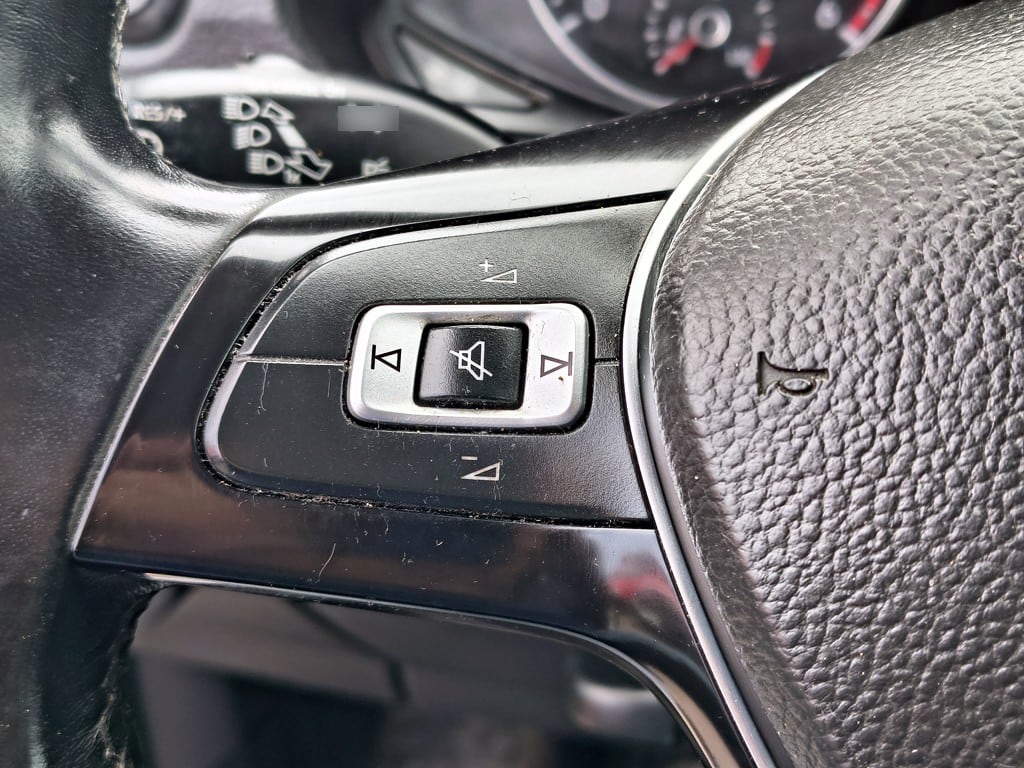 Volkswagen Amarok 2.0 Diesel 4x2 T/m Trendline año 2023