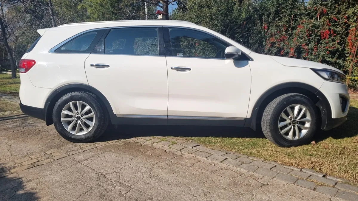 KIA MOTORS SORENTO 2.4 Ex Mt año 2016