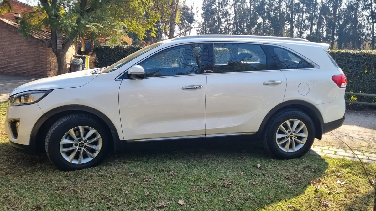 KIA MOTORS SORENTO 2.4 Ex Mt año 2016