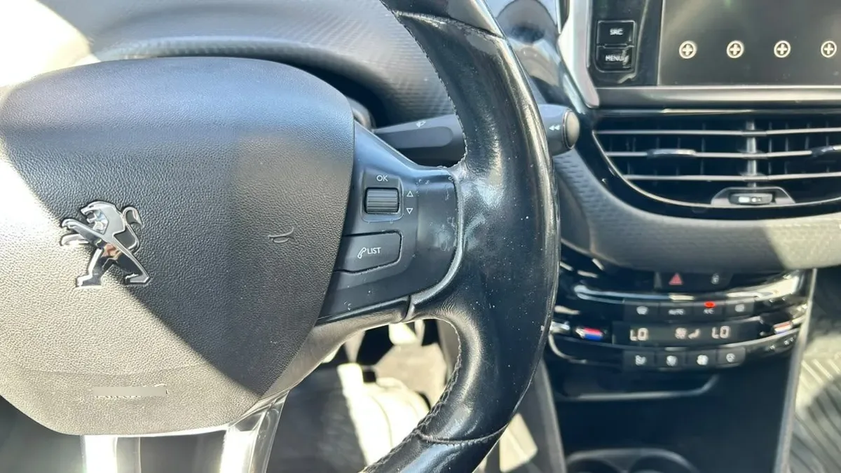 Peugeot 208 Allure Pack 1.6 Bluehdi 100hp Mt año 2019