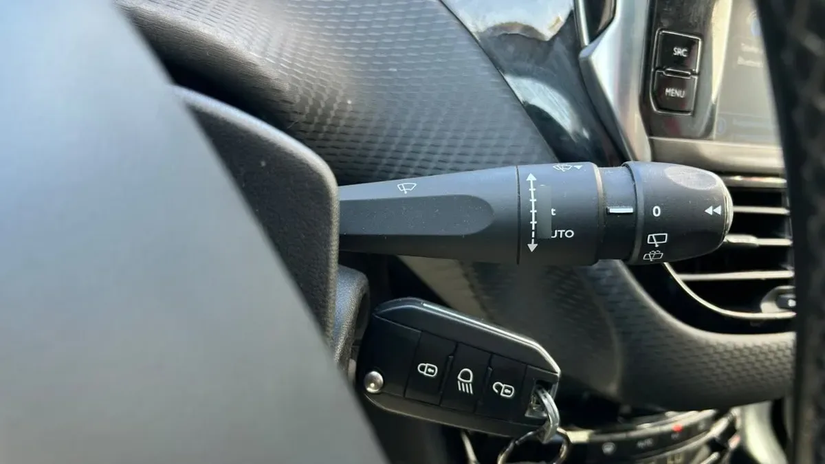 Peugeot 208 Allure Pack 1.6 Bluehdi 100hp Mt año 2019