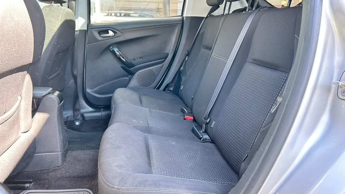 Peugeot 208 Allure Pack 1.6 Bluehdi 100hp Mt año 2019