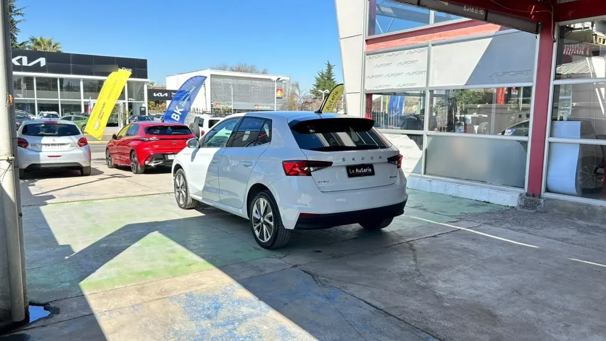 Skoda Fabia 1.0 Tsi Style 4x2 Hb Mt 5p año 2022