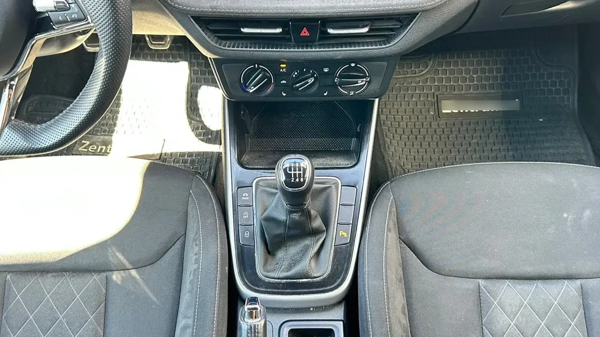 Skoda Fabia 1.0 Tsi Style 4x2 Hb Mt 5p año 2022