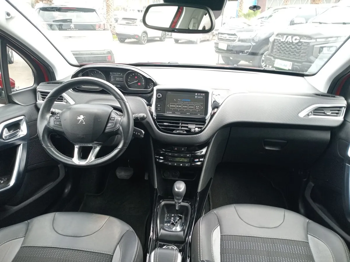 Peugeot 2008 1.2 Allure Pack Puretech 4x2 110hp Eat6 5p año 2018