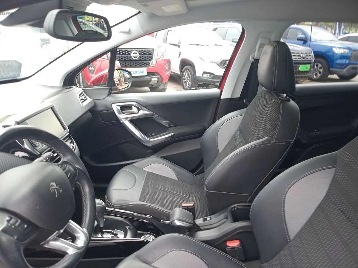 Peugeot 2008 1.2 Allure Pack Puretech 4x2 110hp Eat6 5p año 2018