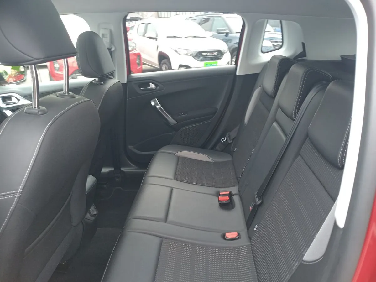 Peugeot 2008 1.2 Allure Pack Puretech 4x2 110hp Eat6 5p año 2018