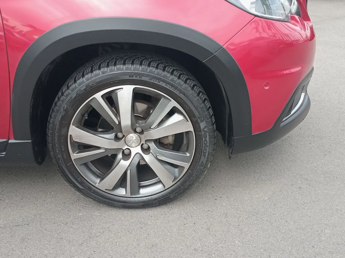 Peugeot 2008 1.2 Allure Pack Puretech 4x2 110hp Eat6 5p año 2018