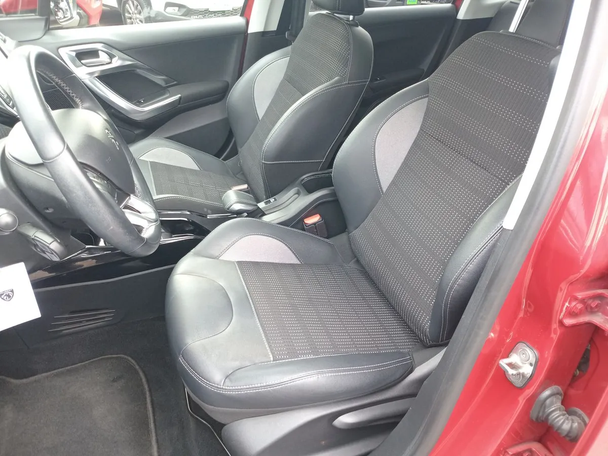 Peugeot 2008 1.2 Allure Pack Puretech 4x2 110hp Eat6 5p año 2018