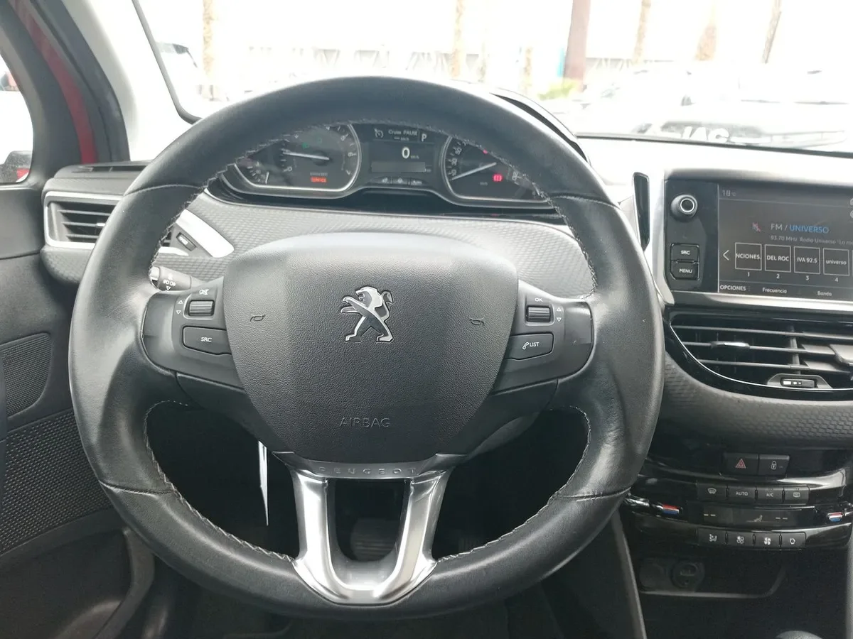 Peugeot 2008 1.2 Allure Pack Puretech 4x2 110hp Eat6 5p año 2018
