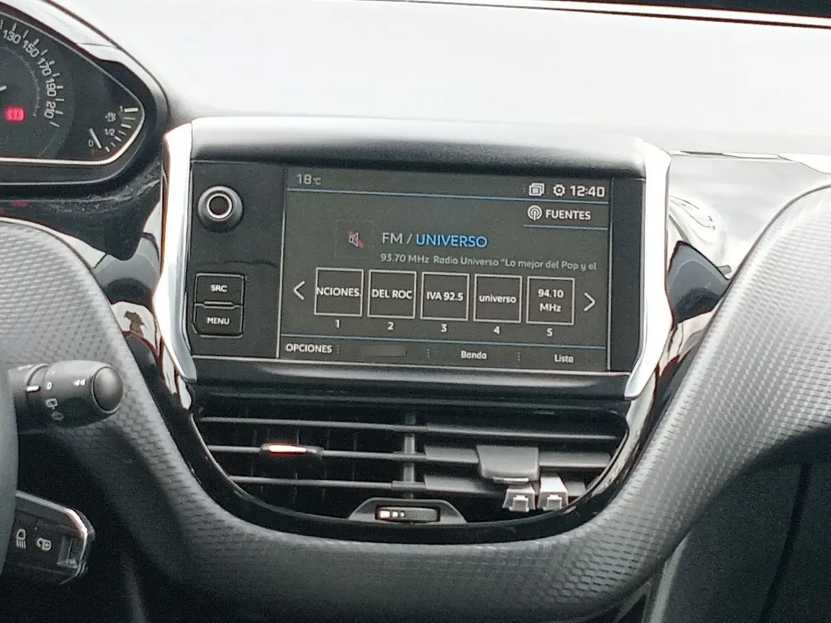 Peugeot 2008 1.2 Allure Pack Puretech 4x2 110hp Eat6 5p año 2018