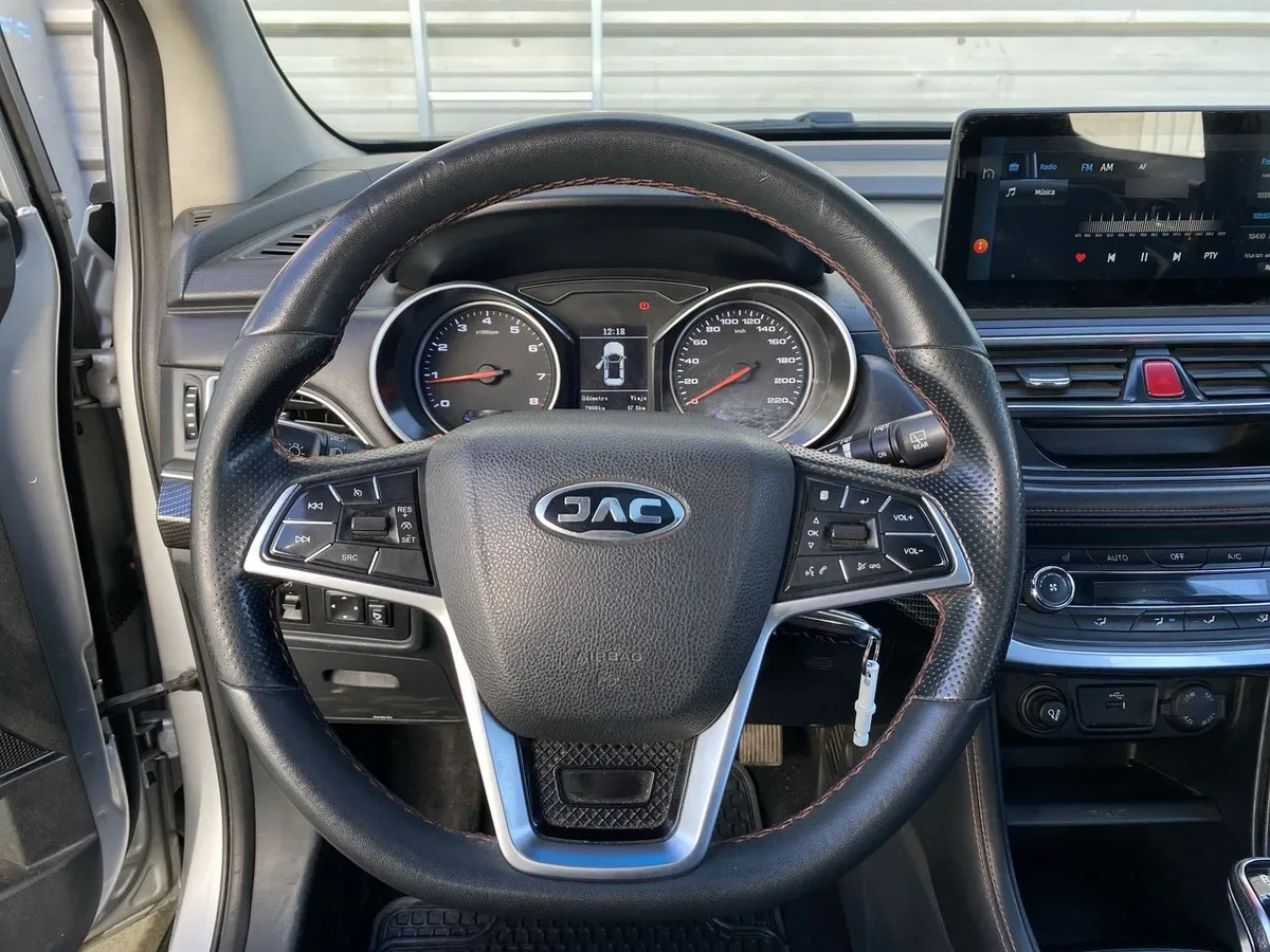 JAC Js3 1.6 Advance 4x2 Mt 5p año 2022