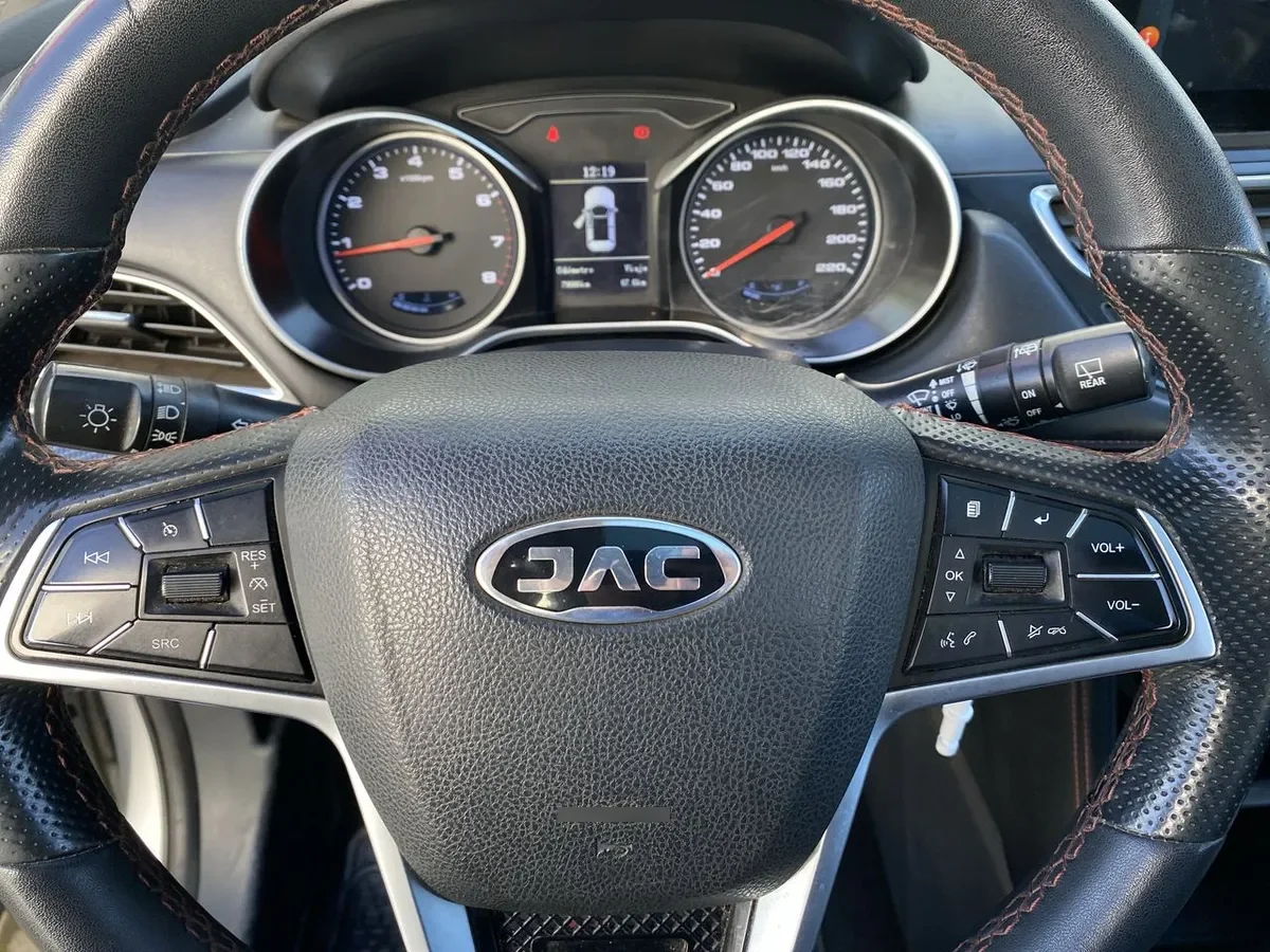 JAC Js3 1.6 Advance 4x2 Mt 5p año 2022