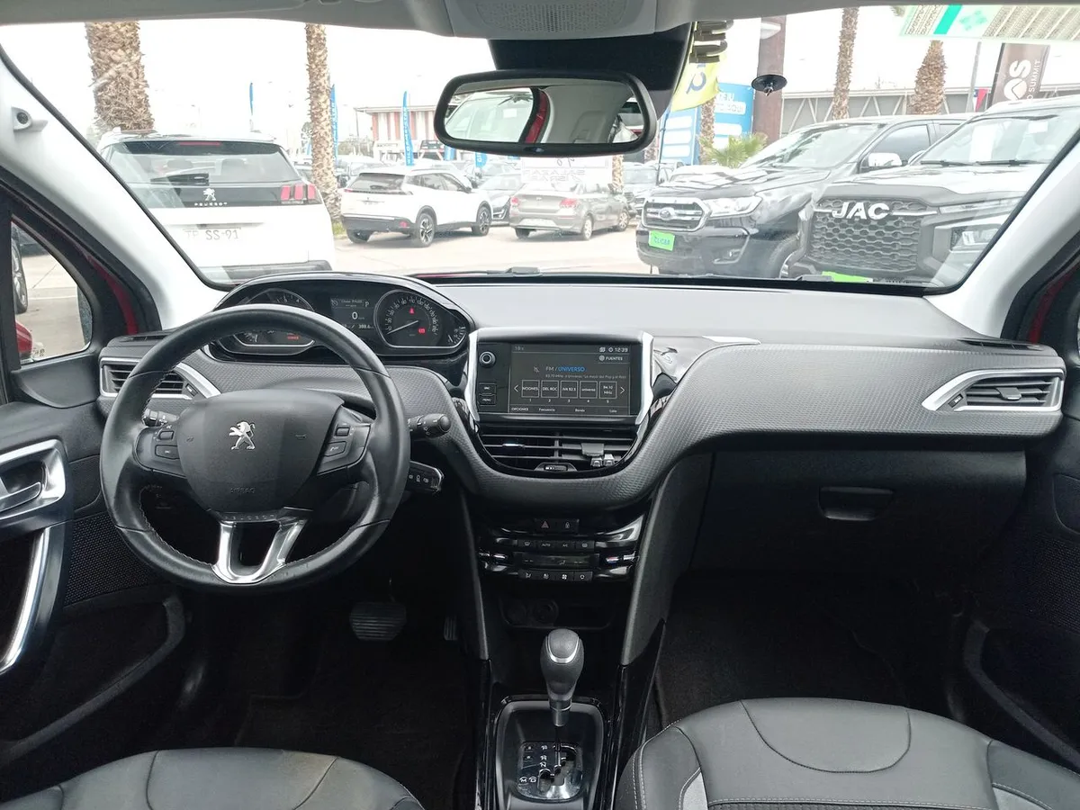 Peugeot 2008 1.2 Allure Pack Puretech 4x2 110hp Eat6 5p año 2018