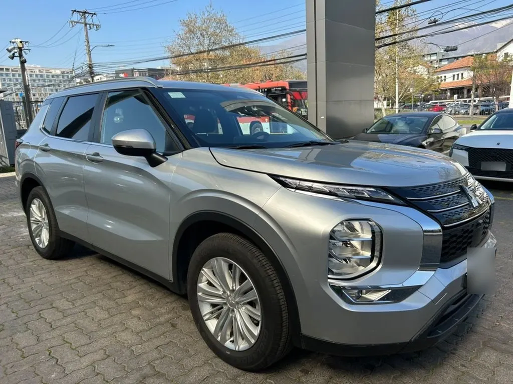 Mitsubishi Outlander Gl 2.5 Aut año 2024