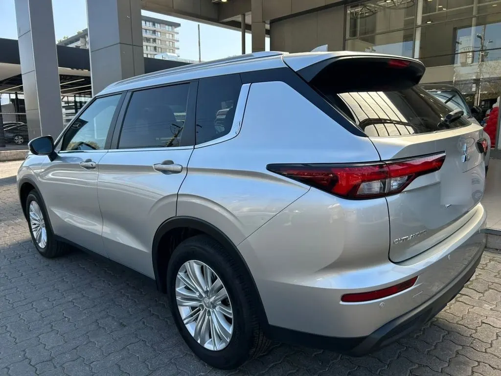 Mitsubishi Outlander Gl 2.5 Aut año 2024