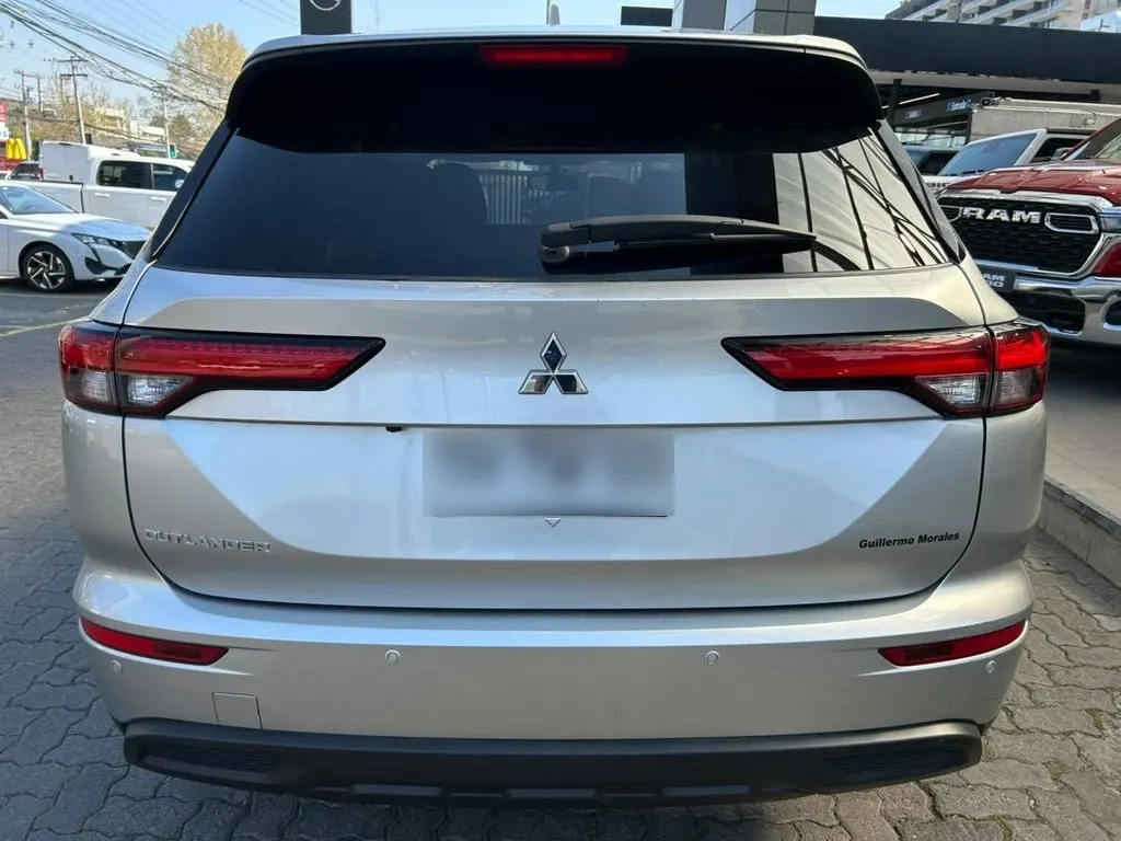Mitsubishi Outlander Gl 2.5 Aut año 2024