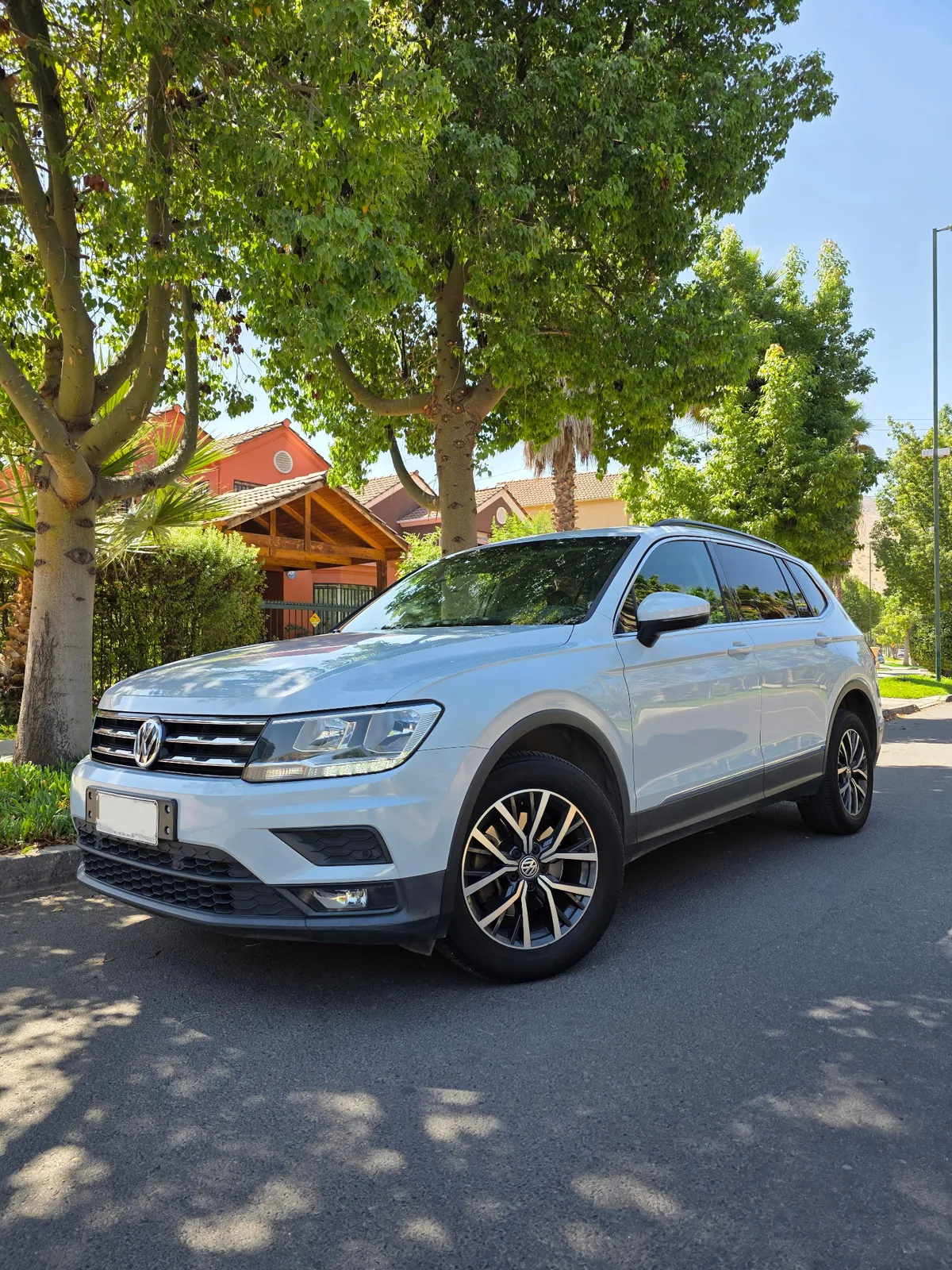 VOLKSWAGEN TIGUAN 2.0 Tdi Comfortline 4m 5p At 4x4 Diesel año 2019