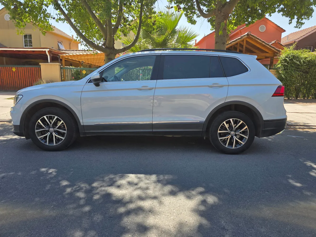 VOLKSWAGEN TIGUAN 2.0 Tdi Comfortline 4m 5p At 4x4 Diesel año 2019