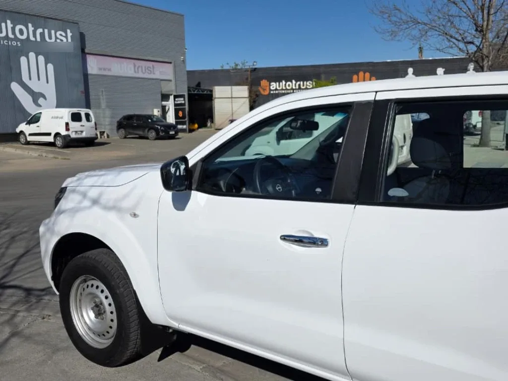 Nissan Navara Navara Dc 4x2 2.3tdi Se año 2023