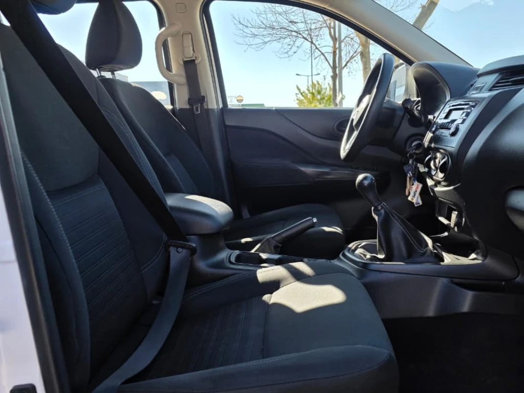 Nissan Navara Navara Dc 4x2 2.3tdi Se año 2023