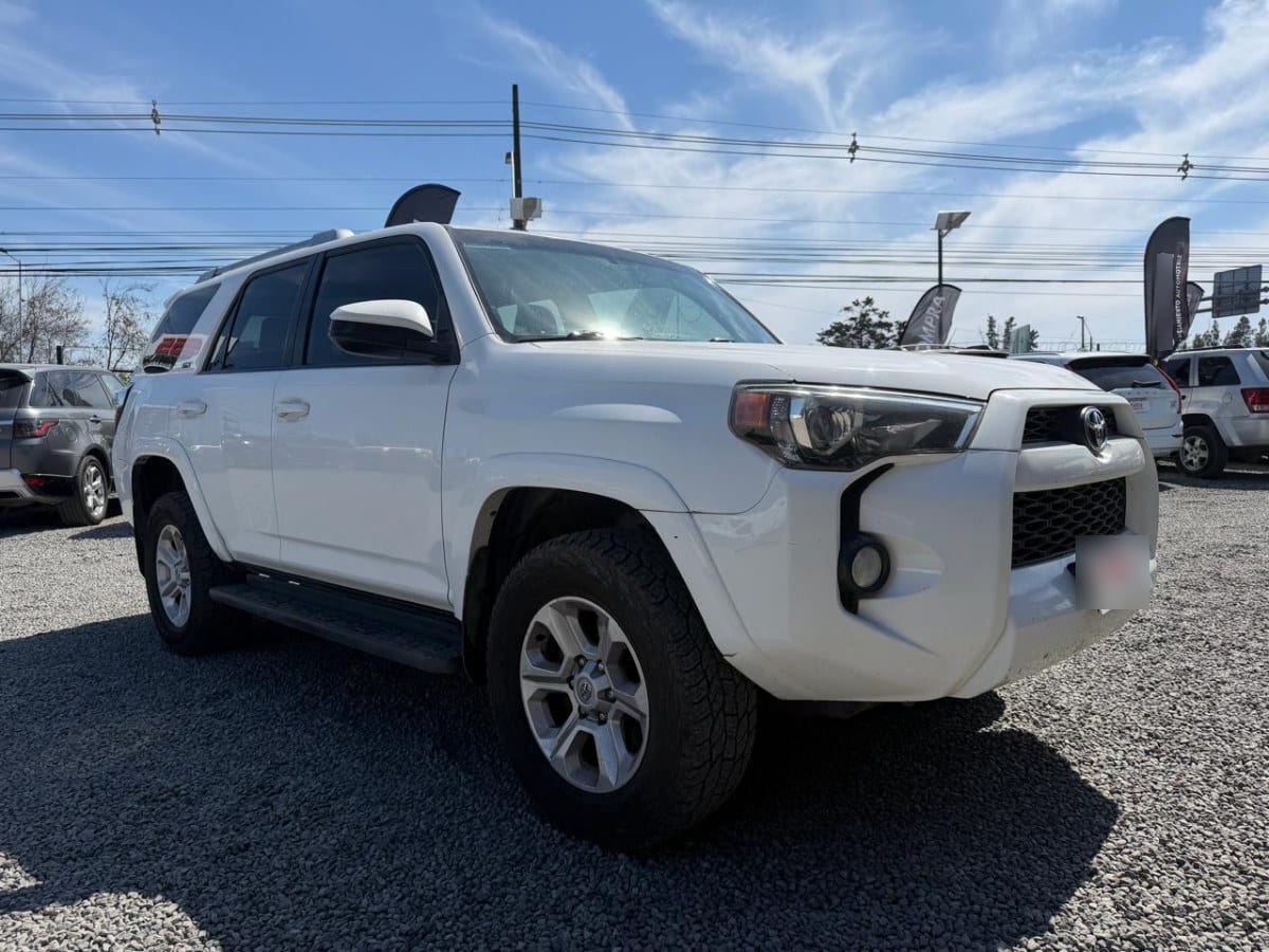 Toyota 4 Runner Sr5 4x4 At año 2014