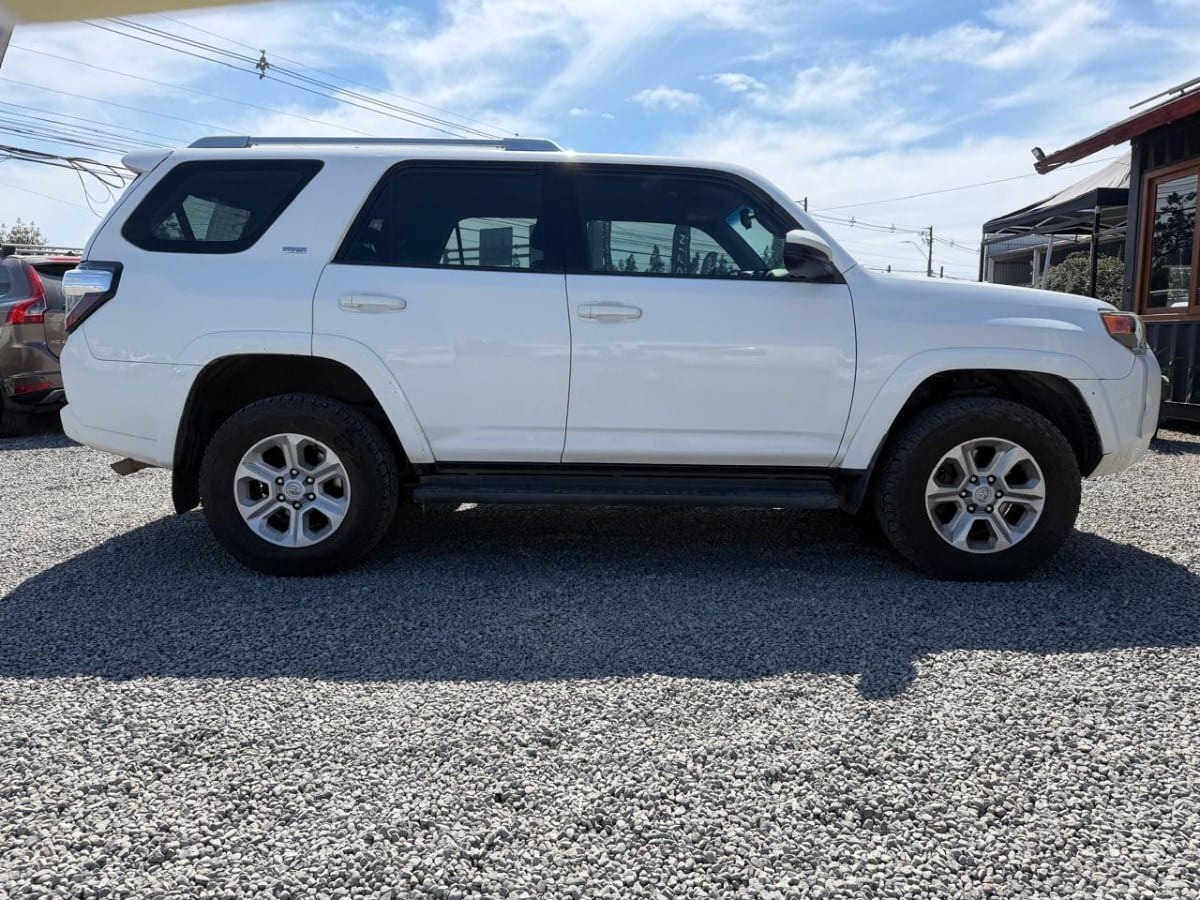 Toyota 4 Runner Sr5 4x4 At año 2014