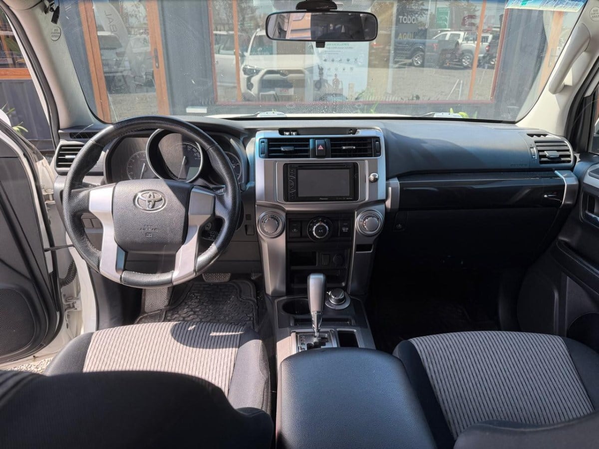 Toyota 4 Runner Sr5 4x4 At año 2014
