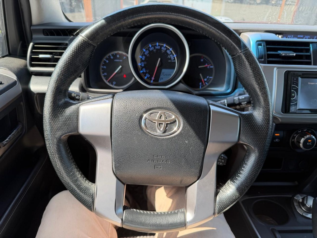 Toyota 4 Runner Sr5 4x4 At año 2014