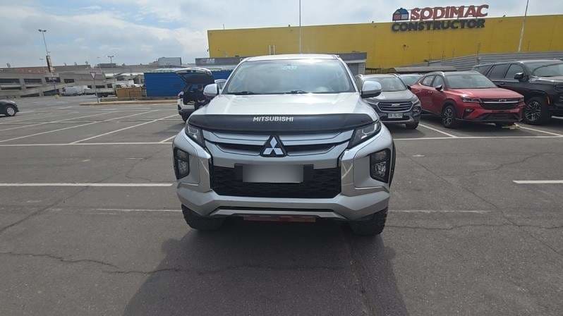 Mitsubishi L200 2.4 Katana Crt Diesel Special Pack Dob. Cab. 4x4 Mt 4p año 2022