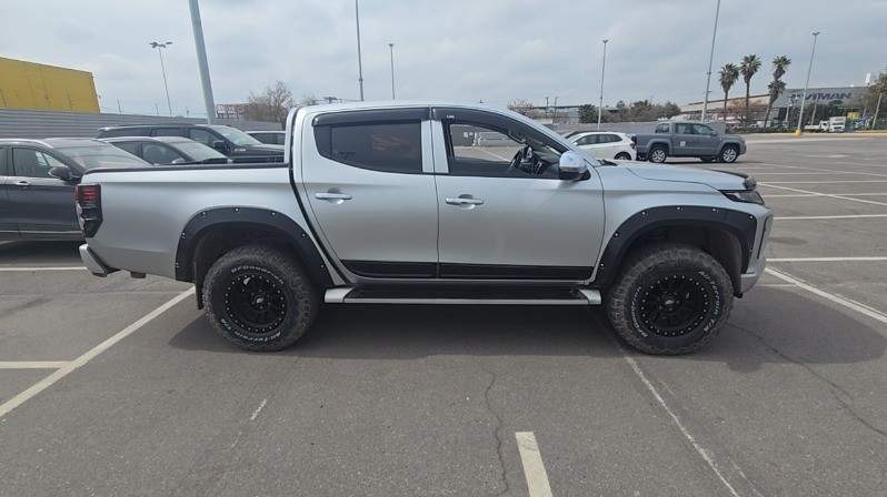 Mitsubishi L200 2.4 Katana Crt Diesel Special Pack Dob. Cab. 4x4 Mt 4p año 2022