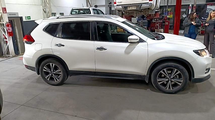Nissan X-Trail 2.5 Advance 4x2 3row Cvt At 5p año 2023