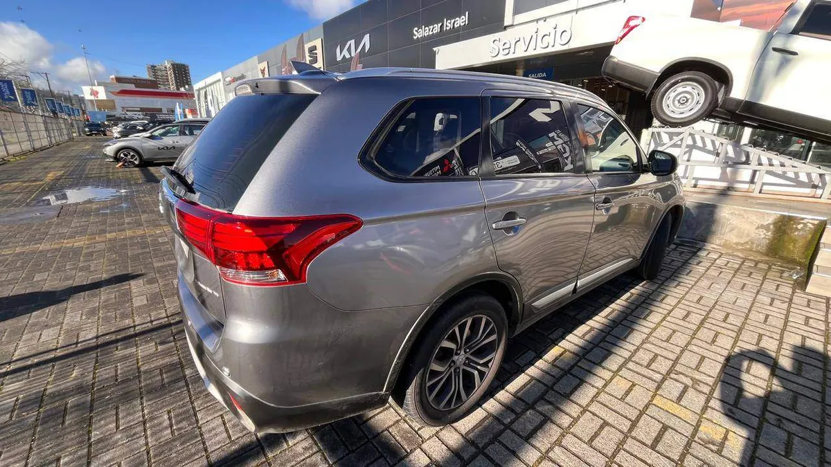 Mitsubishi Outlander 2.4 Glx 4x4 At 5p año 2018