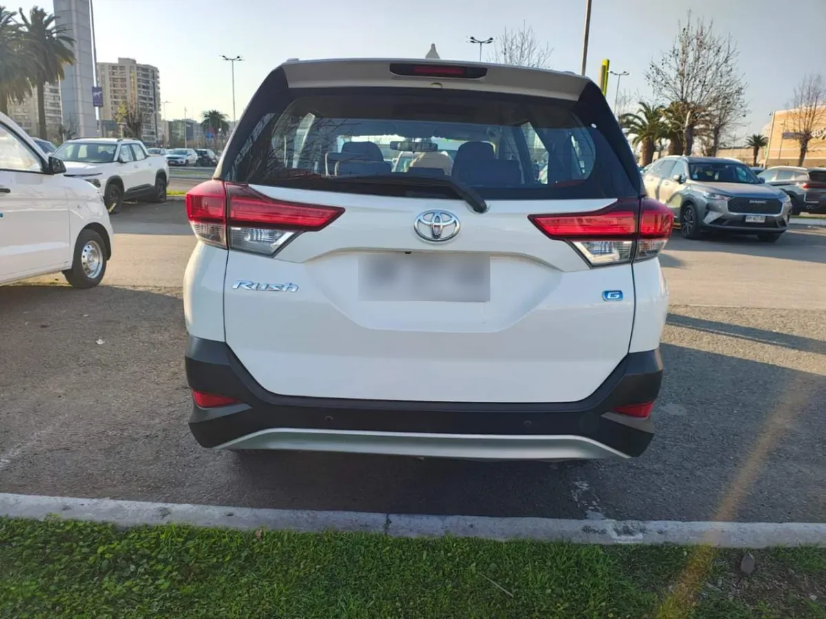 Toyota Rush 1.5 Xli 4x2 At 5p año 2023