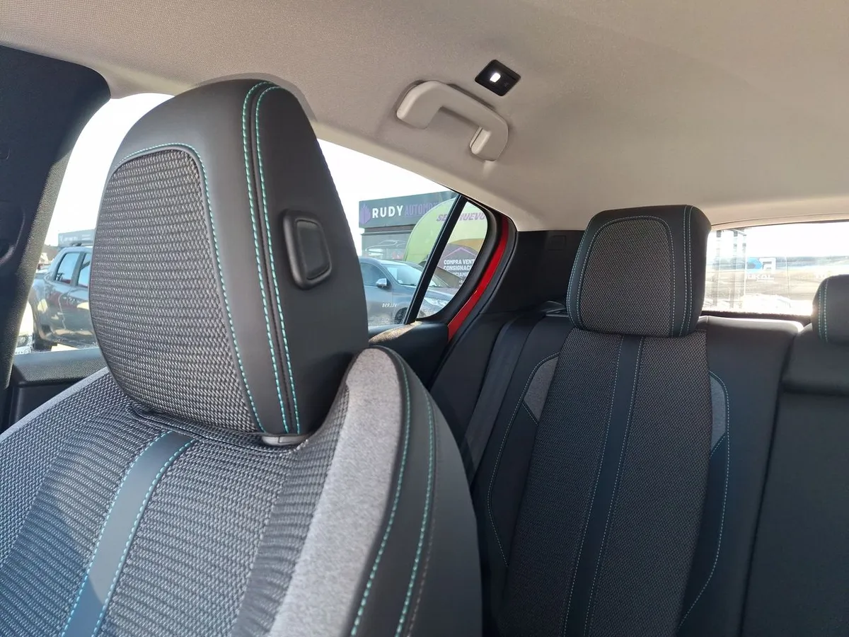 Peugeot 308 1.2 Allure Pack Puretech 130 4x2 Eat8 5p año 2026