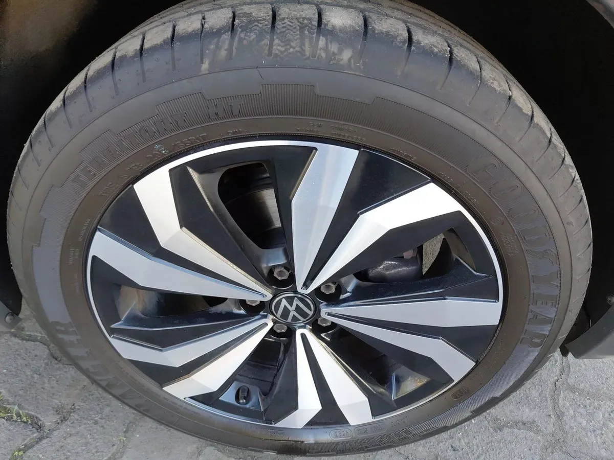 Volkswagen T-Cross 1.0 Tsi Comfortline 4x2 6at 5p año 2024
