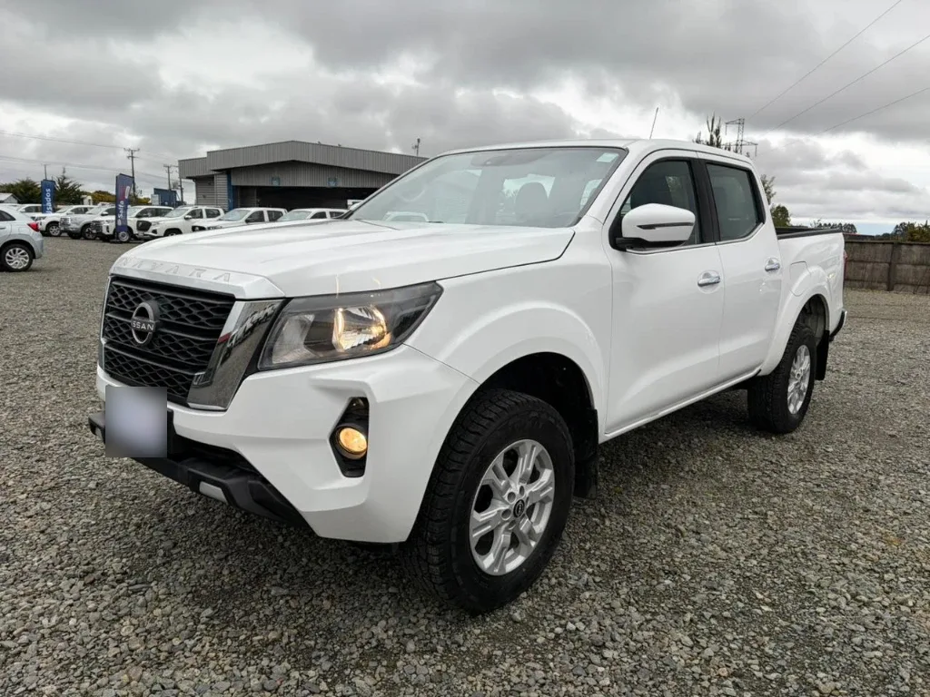 Nissan Navara D Cab Mt 4x4 2.3 año 2023