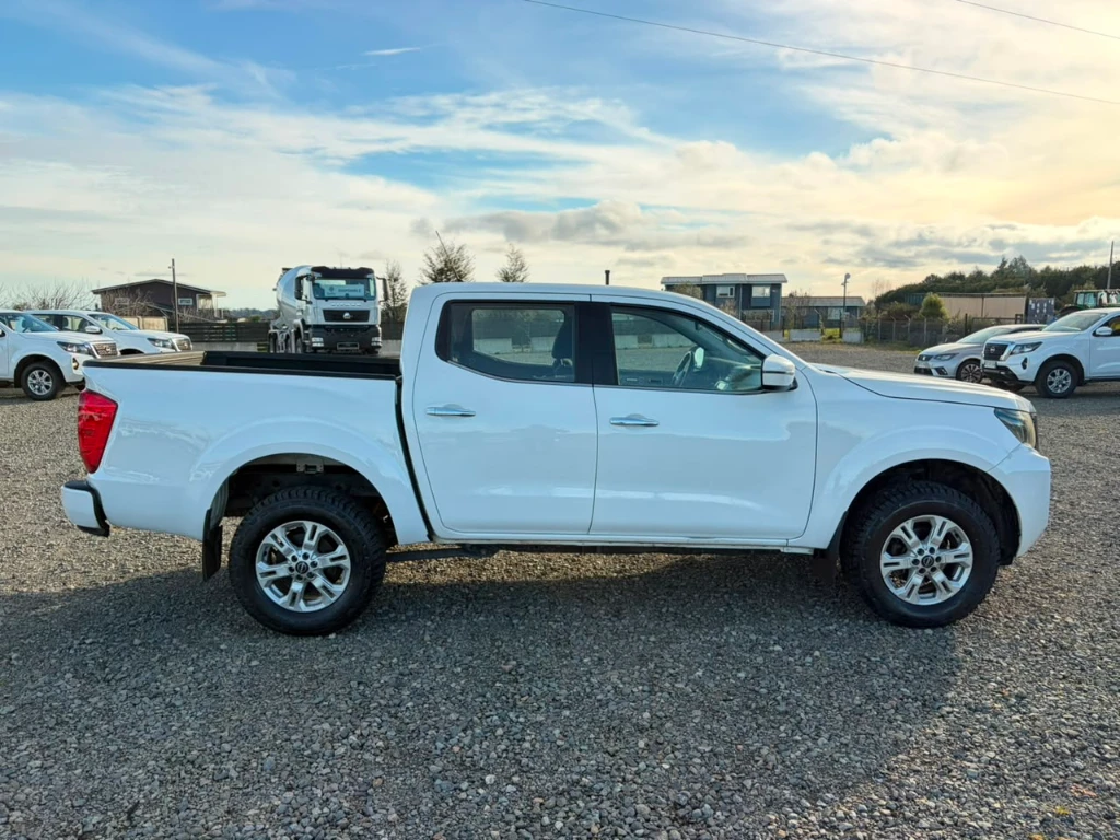 Nissan Navara D Cab Mt 4x4 2.3 Xe año 2023