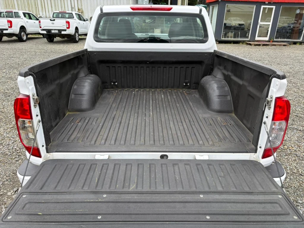 Nissan Navara D Cab Mt 4x4 2.3 año 2023