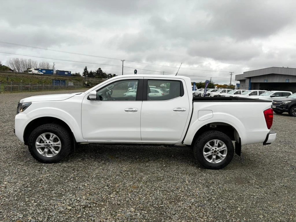 Nissan Navara D Cab Mt 4x4 2.3 año 2023