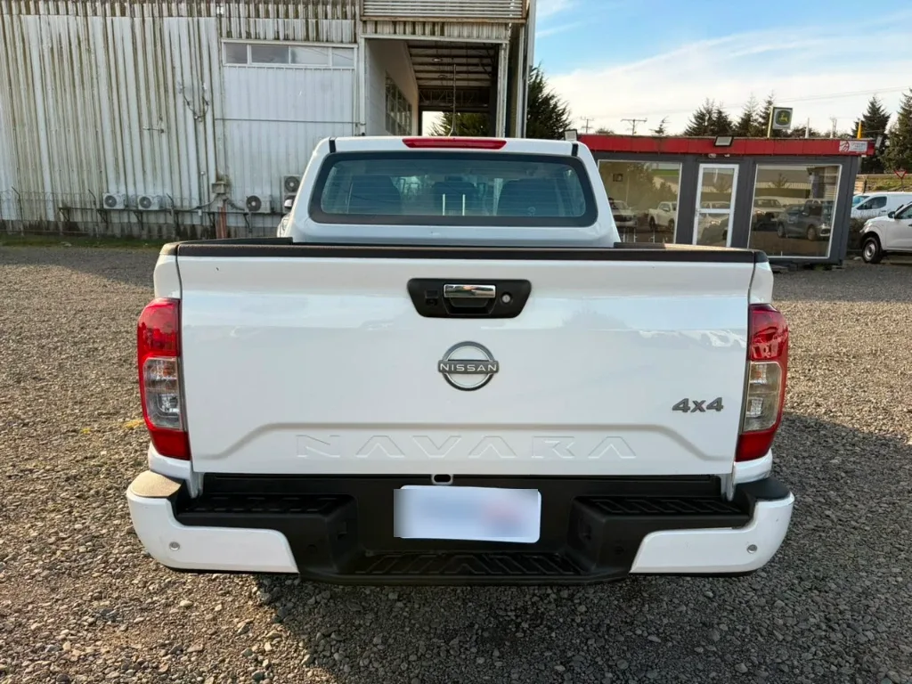 Nissan Navara D Cab Mt 4x4 2.3 Xe año 2023