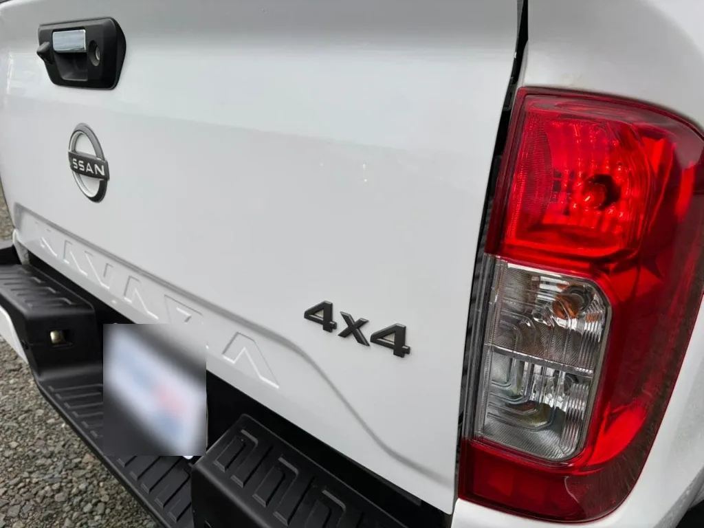 Nissan Navara D Cab Mt 4x4 2.3 año 2023