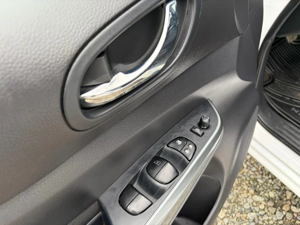 Nissan Navara D Cab Mt 4x4 2.3 año 2023