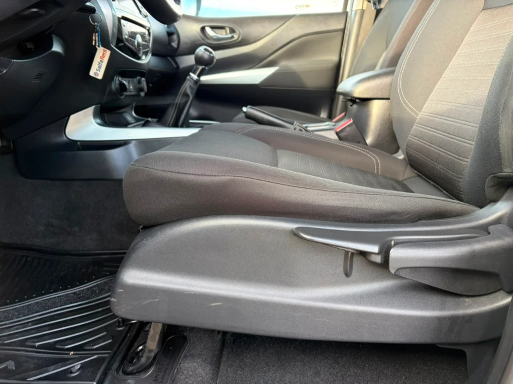 Nissan Navara D Cab Mt 4x4 2.3 Xe año 2023