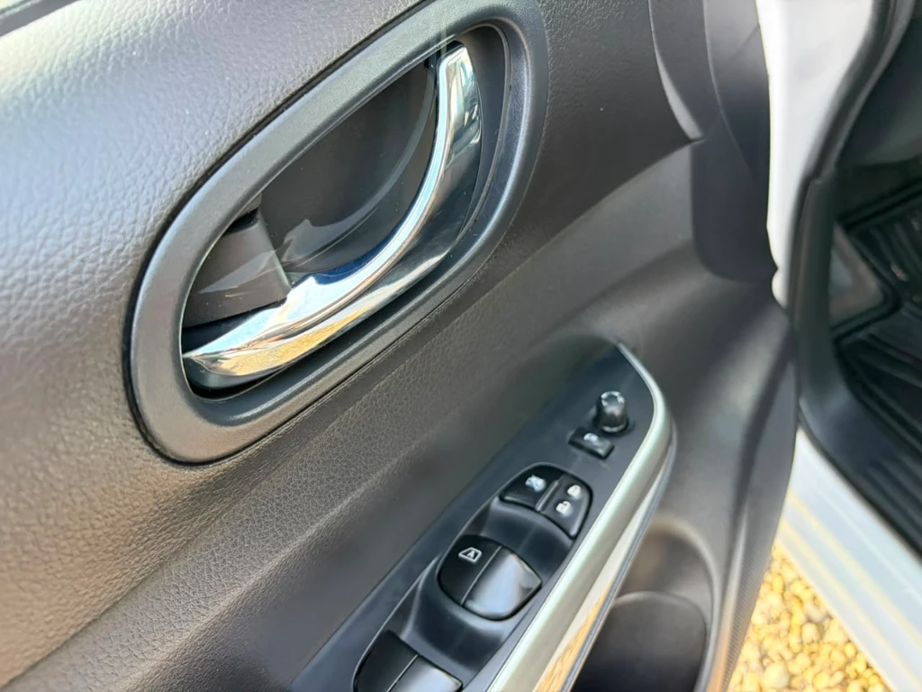 Nissan Navara D Cab Mt 4x4 2.3 Xe año 2023
