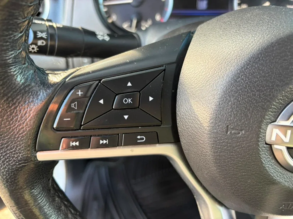 Nissan Navara D Cab Mt 4x4 2.3 Xe año 2023