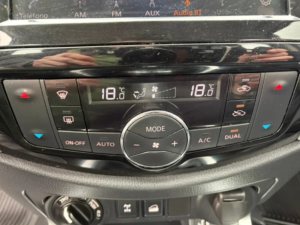 Nissan Navara D Cab Mt 4x4 2.3 año 2023